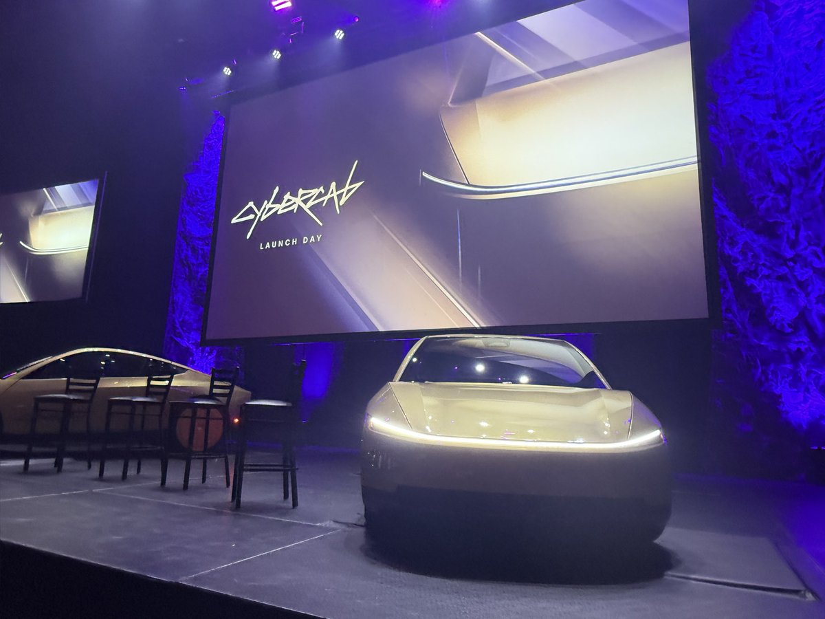 AstroFleetHQ's tweet photo. Great event!  Thanks @robotaxi!  👏  #CyberCab https://t.co/g42bwVCaxS