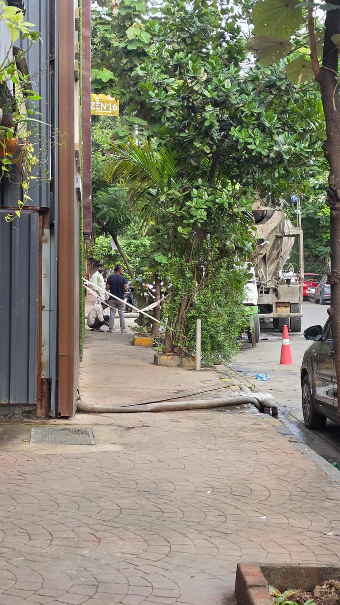 ShriC1984's tweet photo. @mybmc @mybmcWardGN @MumbaiPolice @mpcb_official @MTPHereToHelp Is this allowed to block foothpath and parking mixer in double lane. As this blocking road and foothpath from where we should walk. Please can we have foothpath for walking and water is going in manhole open on road. https://t.co/TApcVqcQlL