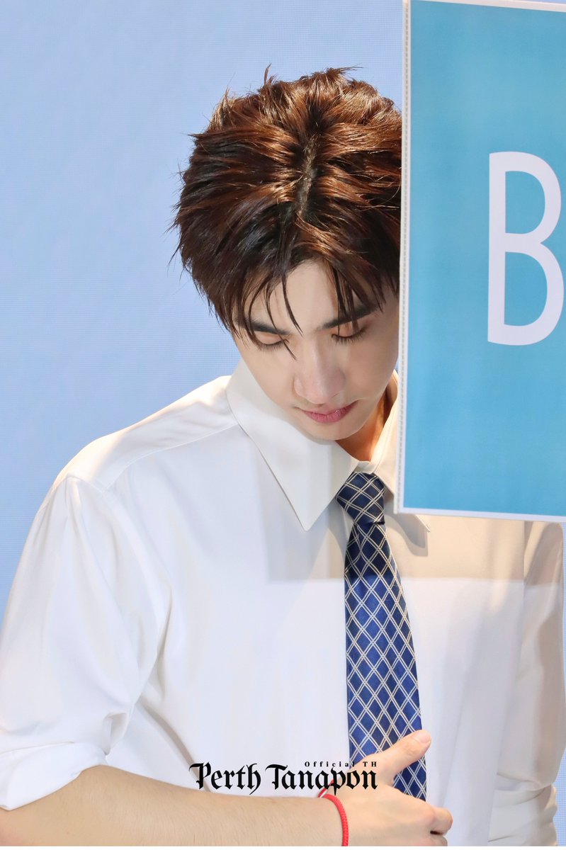PerthOfficialTH's tweet photo. มุมไหนก็หล่อหมดเลย 🫠 

PERTHSANTA THE NEW CLINIC

#DestinyclinicxPerthSanta 
#PerthTanapon #KDPPE https://t.co/QA5AhXBSI6