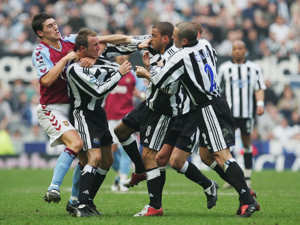 Ritjardo's tweet photo. @sepakbolatribun Kieron Dyer dan Lee Bowyer 😁😁 https://t.co/I2QSccckoS