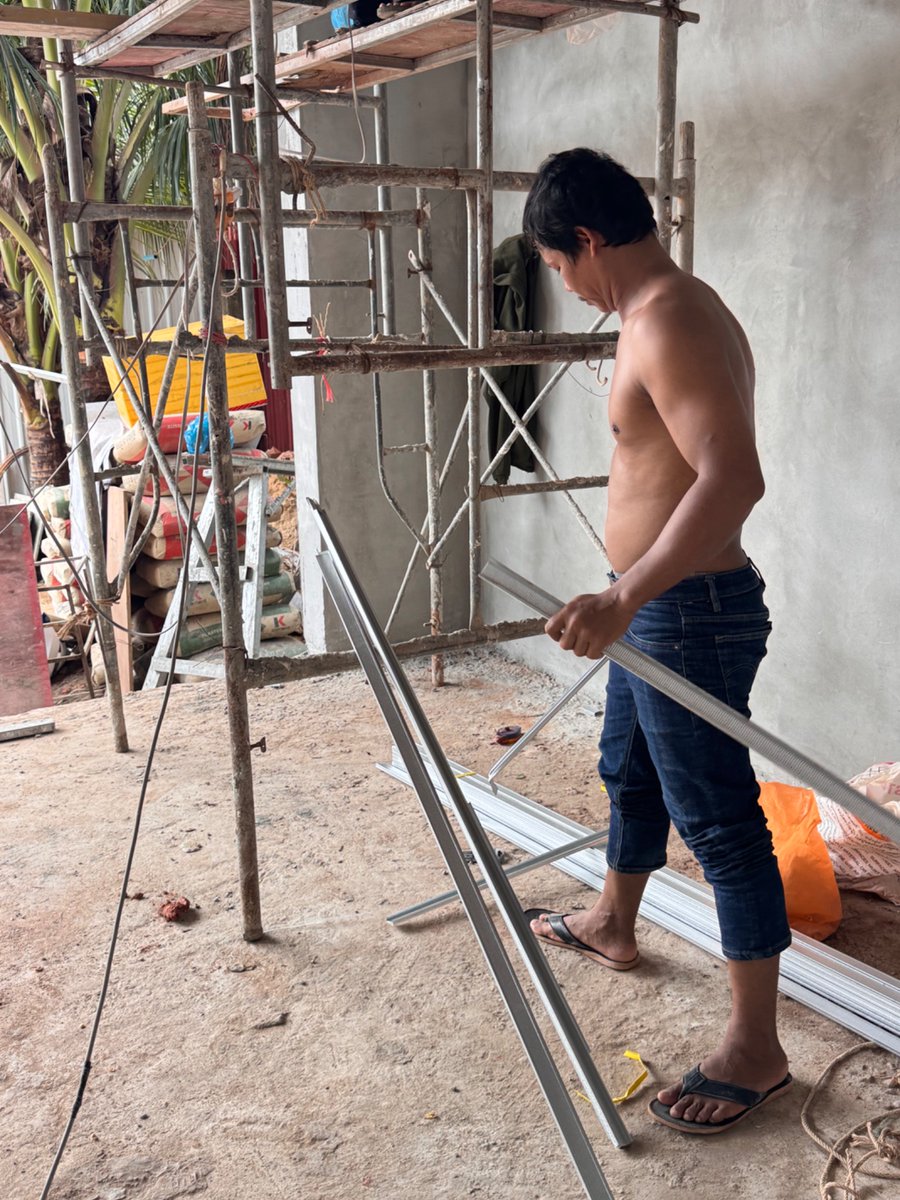 needchubby93's tweet photo. មើរាង គេ ចង់លិតដៅ មិនដឹងមើមធំយ៉ាង ណា https://t.co/PvVGIZDSR6