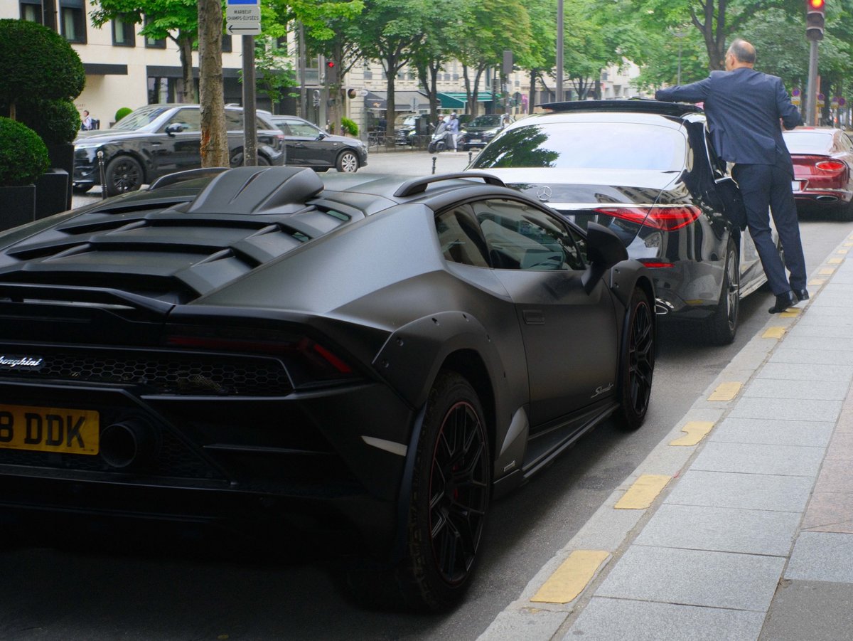 melaniejacx's tweet photo. Some cars. Why not? https://t.co/JyWTn84CAV