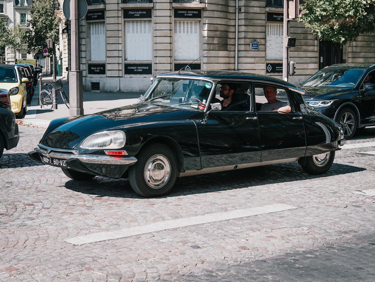 melaniejacx's tweet photo. Some cars. Why not? https://t.co/JyWTn84CAV