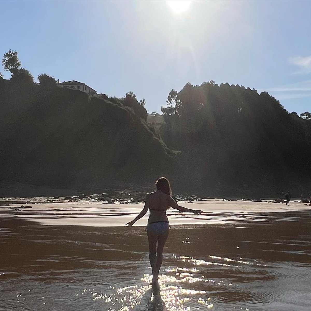 wallithay's tweet photo. Momentos de soledad que te permiten habitar tu mundo imaginario y bailar al ritmo de tus pensamientos. Ojalá fueran más frecuentes. https://t.co/RaRn9qE8fj