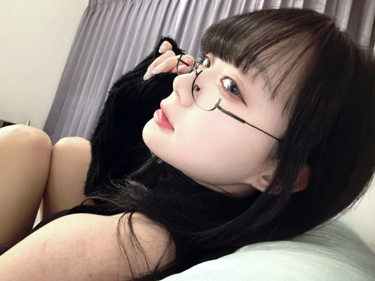hanaexe90's tweet photo. I'm about to get moldy.☔🌧️ https://t.co/r2nECffB9Y