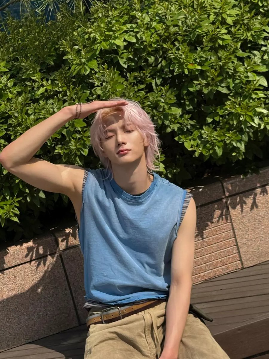 sunghoce's tweet photo. The sun is shining bright, and the leaves are green as we say goodbye to this promotion era. This chapter may be over, but our story with ONEDOOR continues. We can’t wait to show you what’s behind the next door. 💙 https://t.co/gR7AWy4y9B