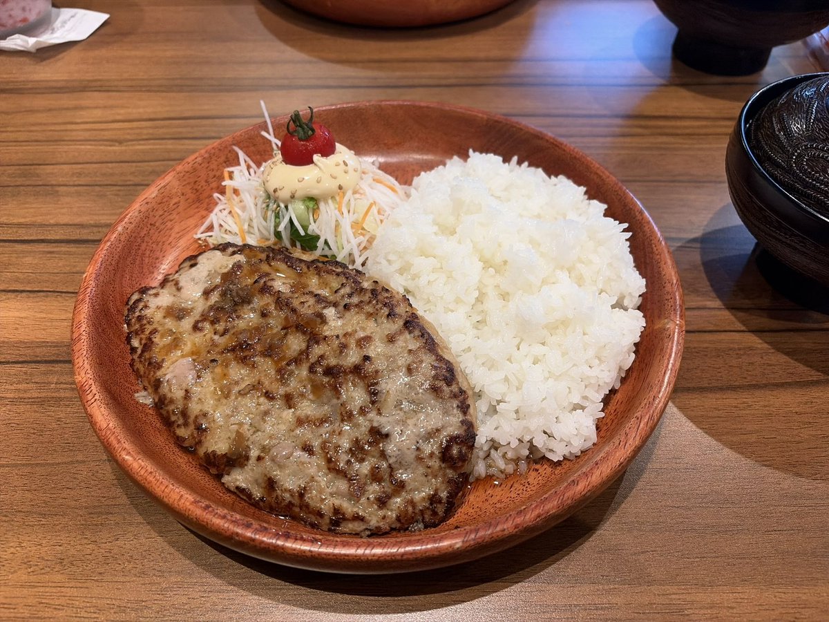 PSO2_Presea_SP7's tweet photo. お昼ごはん！
食べ終わったら病院DA https://t.co/0n29KD4qPX