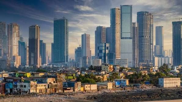 IndianTechGuide's tweet photo. 🚨 Mumbai to become slum-free in the next 10 years: CM Devendra Fadnavis. https://t.co/mmSgwcBrDU