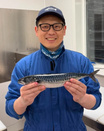 Nichimo_JP's tweet photo. 🐟〰  サバ NEWS 🐟〰

ノルウェーサバが旬の時期を迎えています！！
皆さまにおいしいさばをお届けするため、現地でニチモウの従業員が目利きしてるんです👀

スーパーなどでこだわりのさば丸を見かけた方はぜひ手に取ってみてください😊 https://t.co/uXH9eznxEf