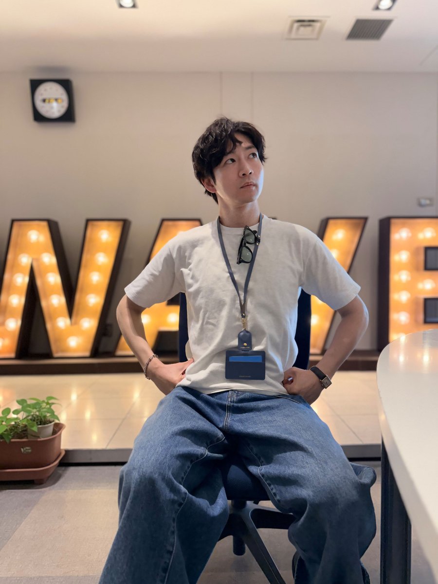 jwave813fm's tweet photo. 【#松下洸平 の素顔が垣間見れるラジオ🪴】

金曜23:30からは 
『DK SELECT WEEKEND LIVING』

9月に入りました！
平常運転、慣れてきましたか？

今月は「今年の夏を思い出す、リフレッシュ・ソング」というお題であなたが聞きたい１曲を送ってください🌻

🎧https://t.co/PcFB8BShRi

#jwave #living813