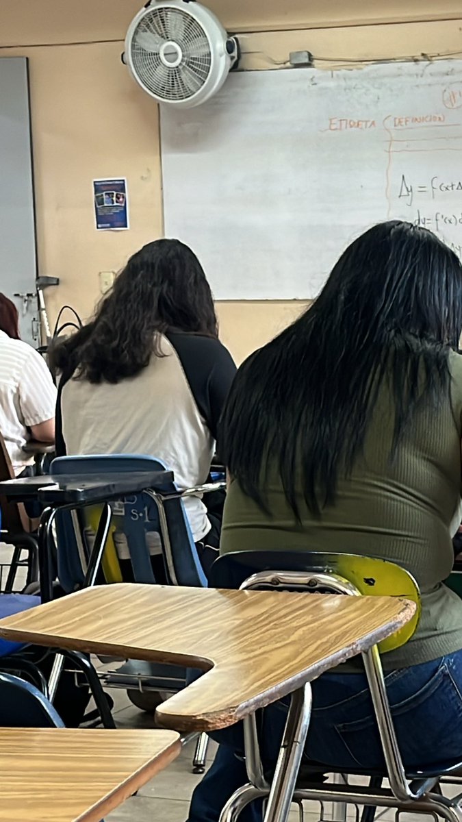 Gabibuuuuu's tweet photo. Una foto de por allá en el 86 de cuando iba en la prepa 🥺🫦😜

 #eddiemunson https://t.co/EazP1SF7r6