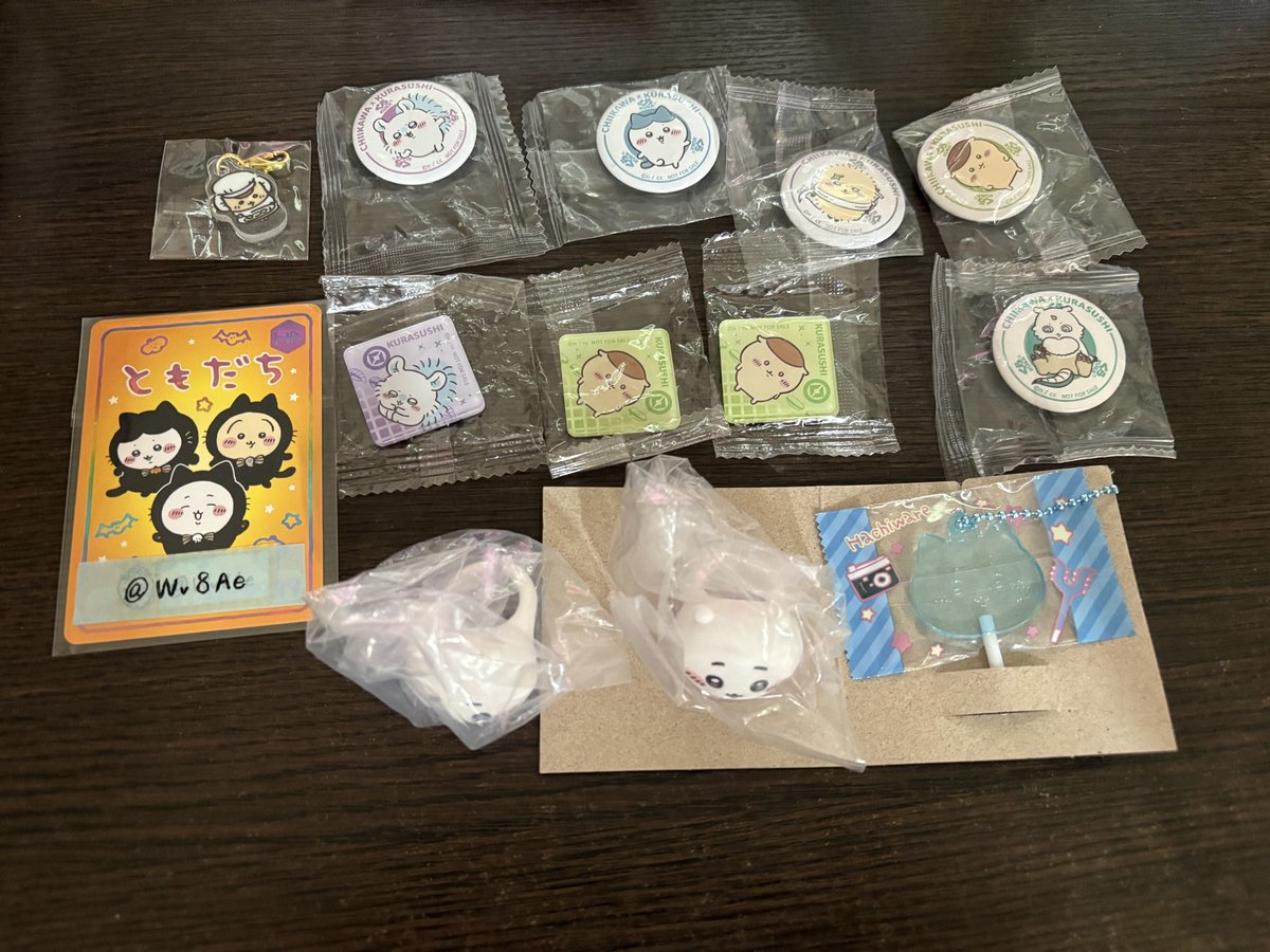 Wv8Ae's tweet photo. 【交換/譲渡】

ちいかわ　くら寿司　ビッくらポン　
フェイスリング キャンディチャーム
ダイカットステッカー ちいかわレストランミニアクリルチャーム

譲→
くりまんじゅう、あのこ、ラッコ、モモンガ、ハチワレ、シーサー、鎧さん

↓ 続く https://t.co/VJNjwMvkCS