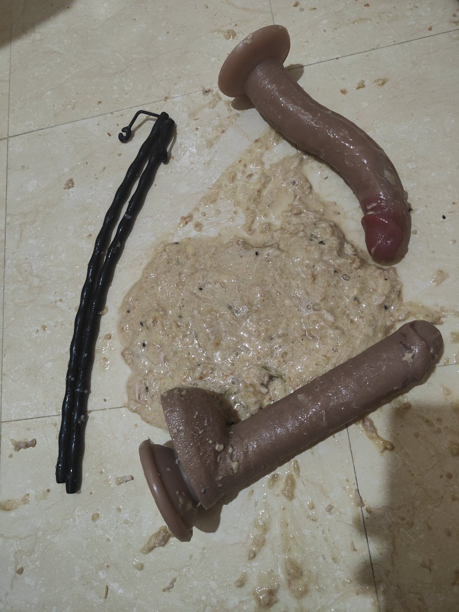 huangmalong2's tweet photo. これは私がイラマして嘔吐した後に初めて残した写真です。
This is the first photo I took after deepthroung until I vomited.
#イラマ  #Deepthroat #puke #vomit https://t.co/AaEhaBxhol