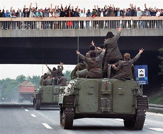 BoskovBalkon's tweet photo. Sigurno su i ovi bili SNS aktivisti.

Ovakvi bi nas klali bez pardona. Jebem ti Ameriku i kud nas zaustave pred Banjom Lukom...

Zid na granicu i nema ulaza otamo. https://t.co/4n0HyWfeRQ