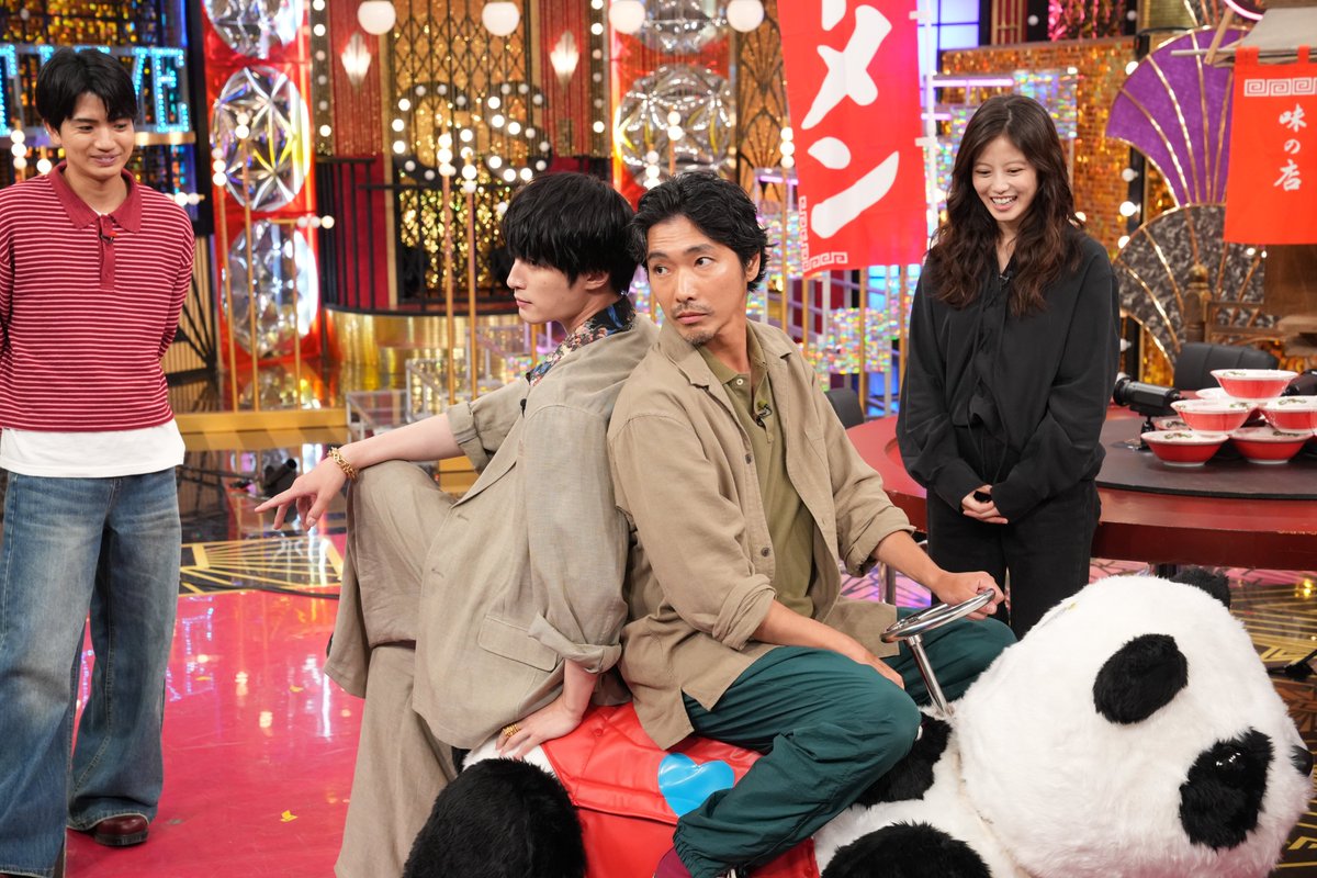 GoldenSixTONES's tweet photo. ／
9/6(日)は #GOスト💎2本立て✨
＼

15:55からは映画『白鳥とコウモリ』
公開記念特別編が放送🦢🦇

ゲストに今田美桜さん・柄本佑さん・
井川遥さんが登場！
『サイズの晩餐』
『ラーメン or NOT ラーメン』で大盛り上がり😂

21:00からは24時間テレビの裏側を大公開❗
#GOスト スタッフが潜入しました👀

#GoldenSixTONES お見逃しなく★