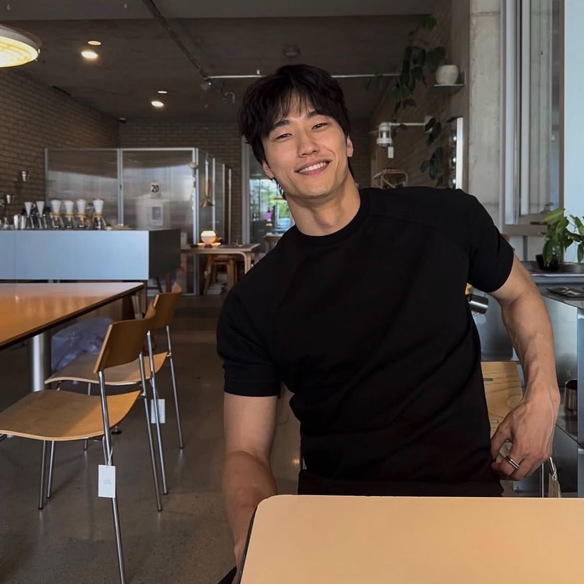 7tkri's tweet photo. こういう塩顔の人間こそ筋トレするべきよな。

顔がガリガリそうなのにマッチョでギャップ狙える。日本人一重の塩顔多いし全員筋トレしろ。 https://t.co/9QU5DrLelR