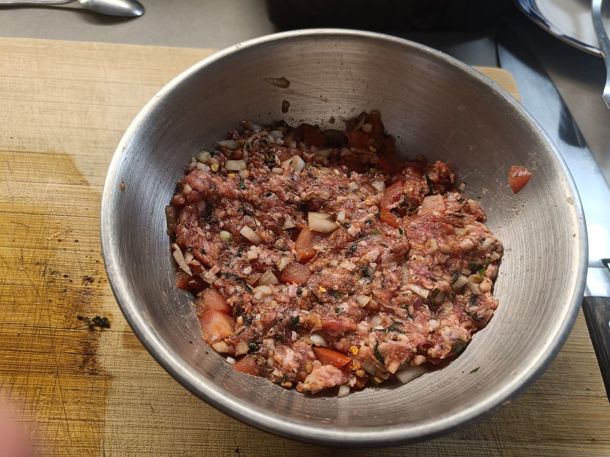 HilpoJuhana's tweet photo. Evening snack
Lamb Lahmacun
Lahmacun – a thin flatbread topped with seasoned ground meat, typically lamb or a lamb-beef mixture.
Many people call this Turkish pizza.
1/4
#lahmacun #flatbread #groundlamb #turkishcuisine #homemade https://t.co/1IMxnkensT