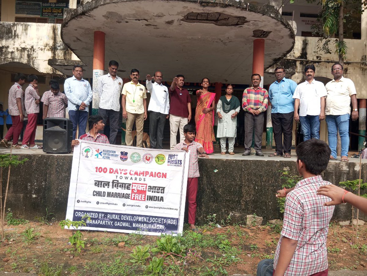 KDivya340790's tweet photo. #ChildMarriageFreeWorld
#ChildMarriageFreeIndia
#JustRightsForChildren
100 days Campaign towards child marriage free india students taking pledge to end child marriage at ZPHS School Wanaparthy  organized by RDS wanaparthy. https://t.co/3I5yBquK3j