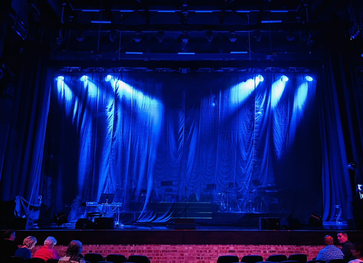danielmatthews8's tweet photo. Had an amazing night last night watching the incredible @mrmichaelball in concert @Bradford_Live. Thank you Michael, Liss, Jones, Zak Lloyd and all the team. See you in a few days. 🫶🏻 💫

#MichaelBall #Glow #Tour #Bradford https://t.co/ilwLbGNcld