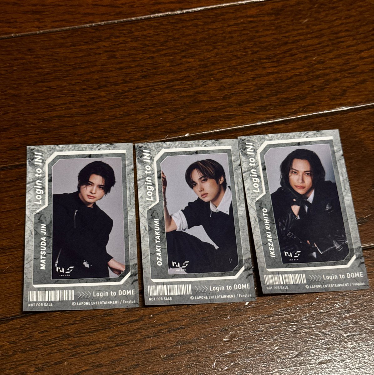 Kimasuke48_i's tweet photo. ららぽーと豊洲 CITYOFLIGHTS ステッカー

譲　池崎 松田 尾崎 

求　藤牧>髙塚>木村

現在ららぽーとにおります。
お気軽にお声がけください🙏🏻

#INI交換
#INI
#CITYOFLIGHTS
 #ららぽーと https://t.co/bEdfo9XGwC