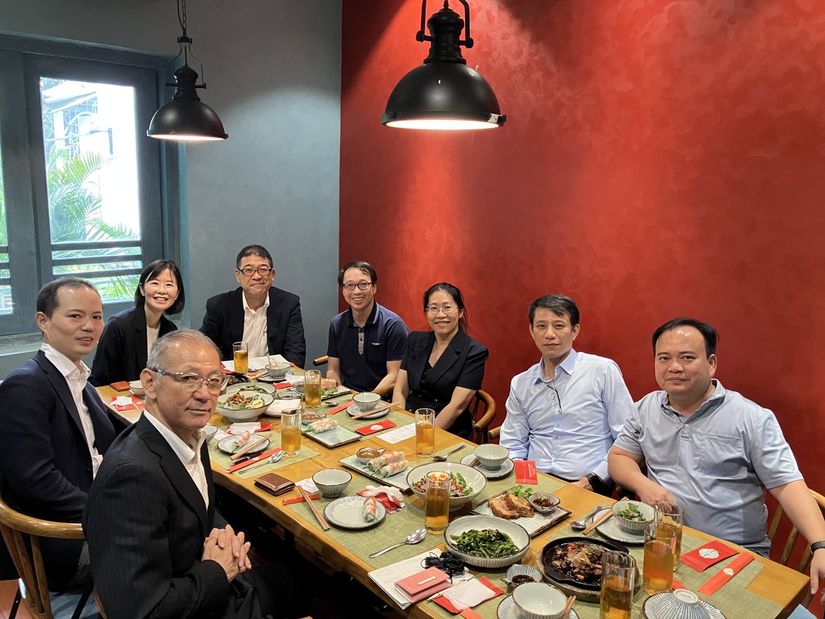 Hitachizaidan's tweet photo. 【学術・科学技術の振興】日立財団アジアイノベーションアワード

8月24日から28日まで、ベトナム（ハノイ・ホーチミン）を訪問し、ハノイ工科大学、トンデュックタン大学、ホーチミン市工科大学の関係者や研究者の皆さまと交流しました。日立財団アジアイノベーションアワード事業へのご協力に感謝の意をお伝えするとともに、今後の連携強化やアワード運営について意見交換を行いました。さらに、アワード��賞者の研究室を訪問し、ベトナムの研究・教育分野の発展と活力を改めて実感しました。

また、日立スカラーシップ事業（本アワードの前身事業）の卒業生との再会を通じて、日立財団スカラーズの皆さまの活躍に触れることができました。長年にわたり培われてきたつながりの大切さを改めて感じる機会となりました。

今回の出張の詳細については、後日、日立財団スカラーズコミュニティページでもご紹介する予定です。

#日立財団アジアイノベーションアワード
#日立財団
#HitachiSocialGood