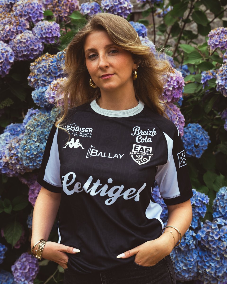 EAGuingamp's tweet photo. Parés de n𝖔ir. Prêts pour la b𝖆taille. ⚔️🖤

Clad in bl𝖆ck. Ready for b𝖆ttle.

Le troisième maillot Kappa France d’𝗘𝗻 𝗔𝘃𝗮𝗻𝘁.
The new 𝗘𝗻 𝗔𝘃𝗮𝗻𝘁 𝗚𝘂𝗶𝗻𝗴𝗮𝗺𝗽 third shirt by @KappaFrance.

#TeamEAG #WarRaok https://t.co/687gW3MogK