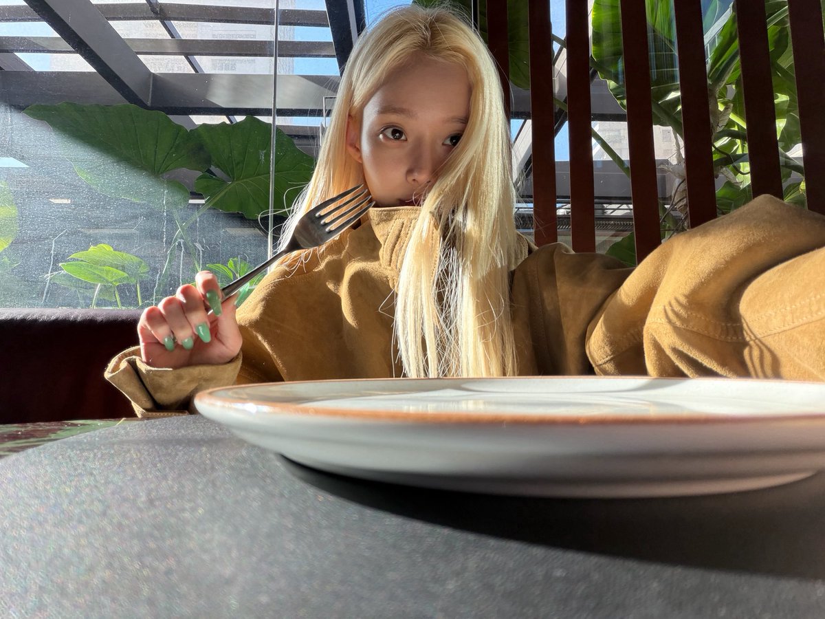 aespapic's tweet photo. #WINTER weverse update https://t.co/LDmdRSai2W
