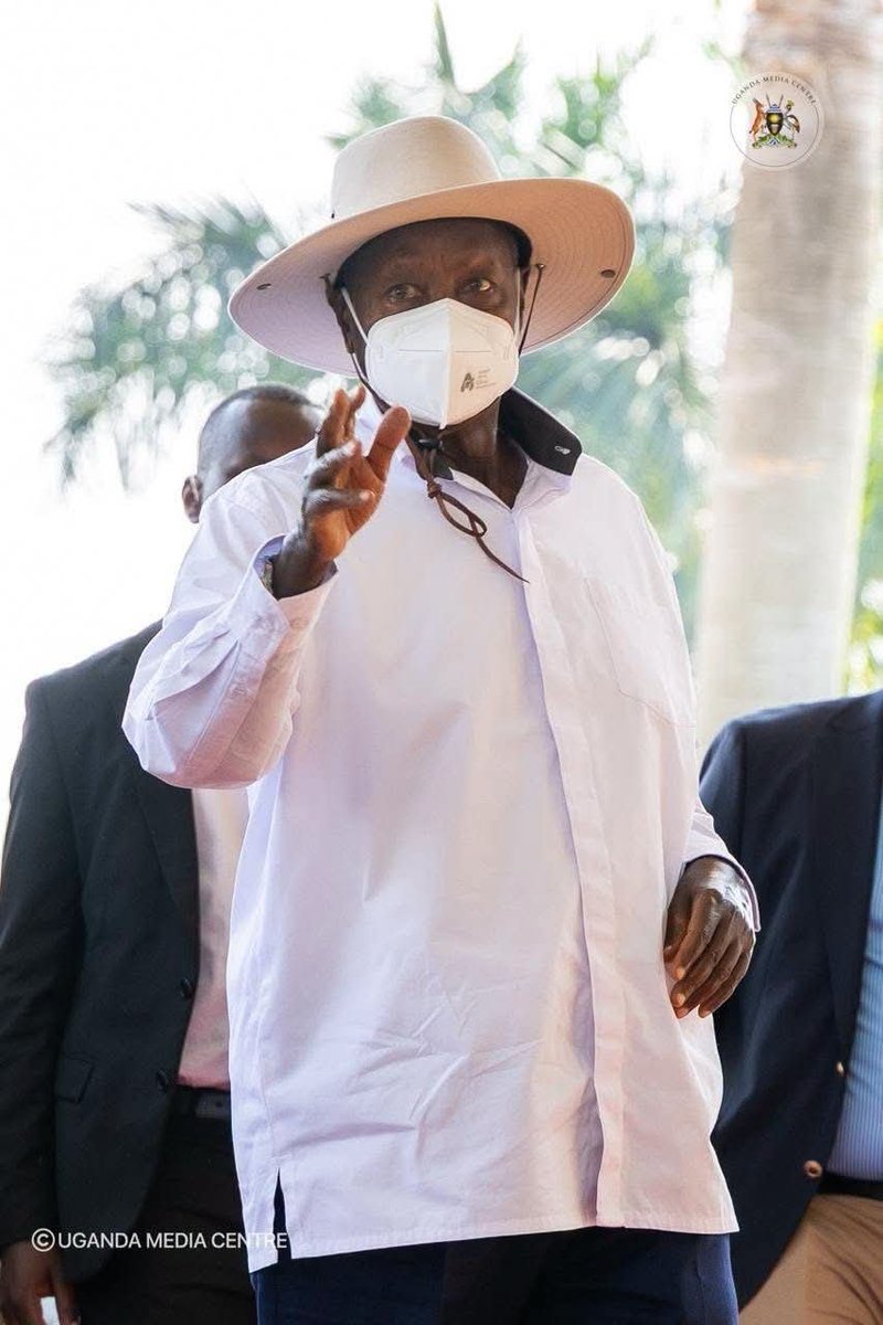 KingdomTVUganda's tweet photo. Omukulembezze w'eggwanga @KagutaMuseveni atuuse ku kisaawe ky'enyonyi Entebbe okukwasibwa Omuguta gw’ Omukama Oyo Nyimba Kabamba Iguru Rukidi IV. 
📸📸 : Uganda Media Centre
#KTVNews https://t.co/VB9R4wiwJh