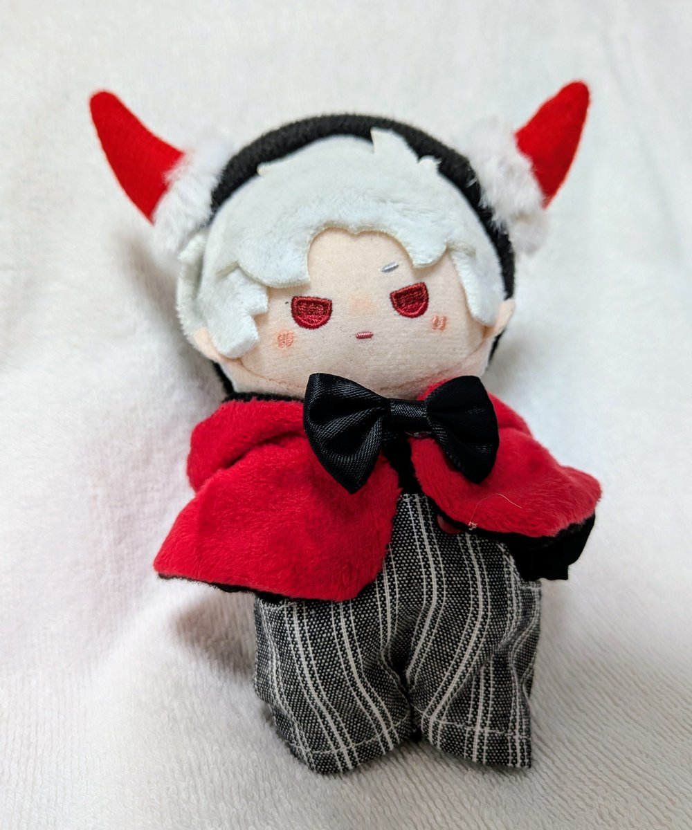 lowrcatdot's tweet photo. 😈 https://t.co/hT60rFk9fK