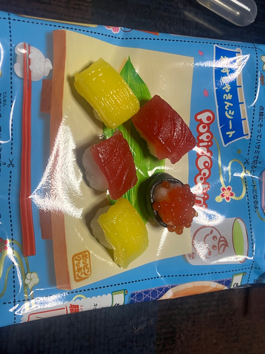 Lunochev's tweet photo. 超久々の知育菓子 ちらし寿司は崩壊しました https://t.co/y922Gpr4T5