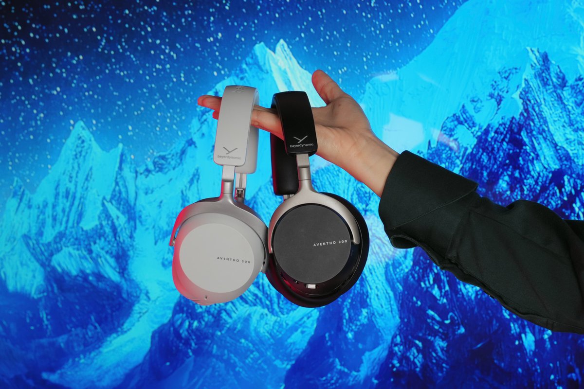 Earside_HiFi's tweet photo. @beyerdynamic  AVENTHO series comparison

Three Bluetooth over-ear headphones, three different characters.

🔹 AVENTHO 100 — lightweight and comfortable
🔹 AVENTHO 200 — all-rounder with smooth tuning
🔹 AVENTHO 300 — spacious, healthy, and higher-end sounding

Watch the full review on YouTube: https://t.co/NebxSsXdWN

#beyerdynamic #AVENTHO #HiFi #BluetoothHeadphones #Audiophile #Review