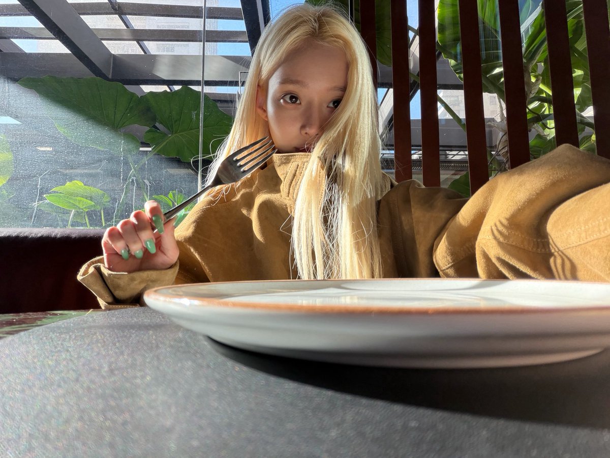 hourlykwinter's tweet photo. winter weverse update https://t.co/pRmqzGuq3r