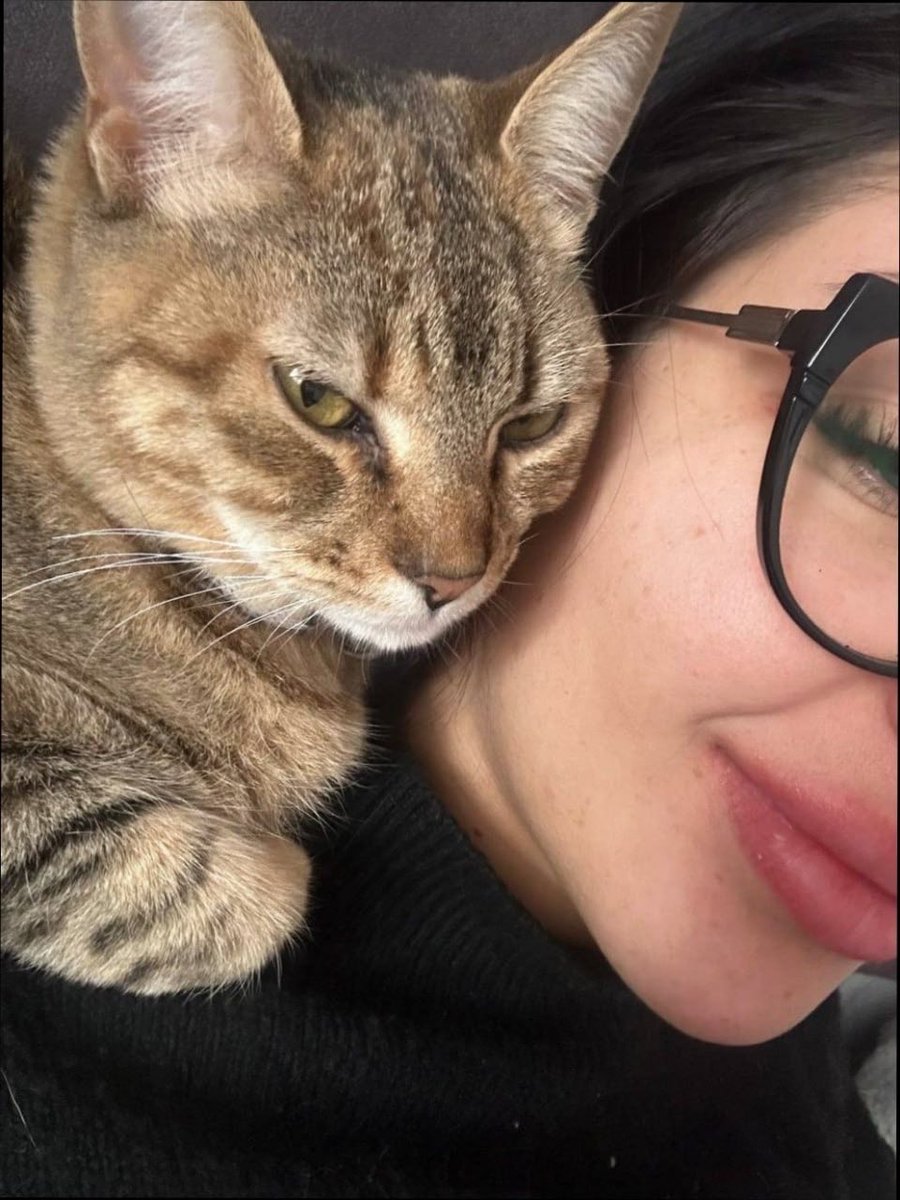 DaisyFordxo's tweet photo. would you tell me i’m pretty? https://t.co/2yaskq0fH4