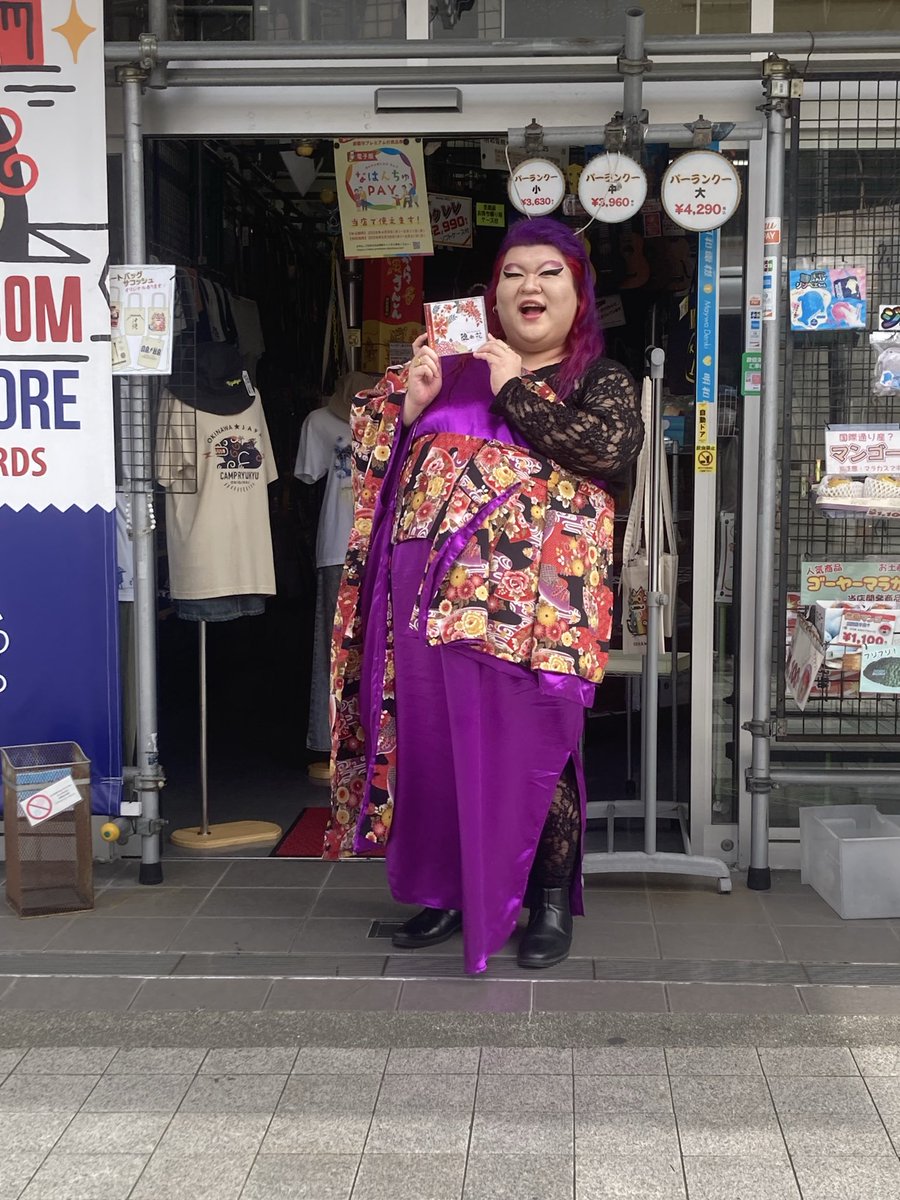 takararecords's tweet photo. デラデラ アサガオ さんご来店‼️
本日❗️2026/9/4（金）沖縄地区限定発売‼️
【CDシングル】デラックス×デラックス 『魂（まぶい）ぬ花』 
県外の方には通販にて発送中です❗️#デラデラ
https://t.co/vQVAoeUHRV https://t.co/IlvdHTmR2e