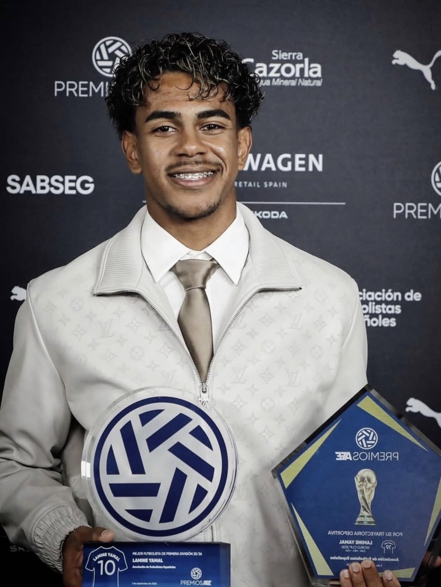 laminepill's tweet photo. 1st lamine has good face card, 2nd he's more talented,more successful and more famous then hag olise https://t.co/iF8LDZ3e8L
