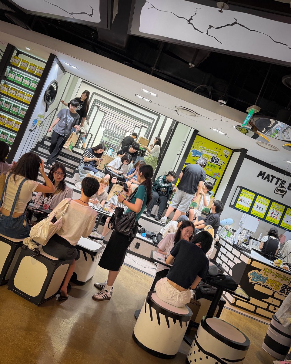 matteblack_kr's tweet photo. 퀘스트 종료 임박 🎮
FANGAMER × MATTE BLACK COFFEE
SUMMER GAME CLUB POP-UP
스페셜 음료도 마시고,
한정 이중컵과 코스터도 챙기고.
아직 클리어 못 했다면
지금이 마지막 찬스.
#FANGAMER #팬게이머 #SUMMERGAMECLUB #MATTEBLACKCOFFEE https://t.co/OvY2mnuVf6