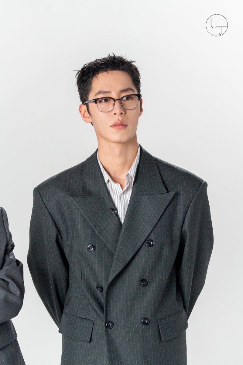 onyx_iron's tweet photo. 이재욱 이런 안경 진짜 잘 어울림 마지막 포토이즘 센스 좋다🫶 https://t.co/orVOgGbpU6