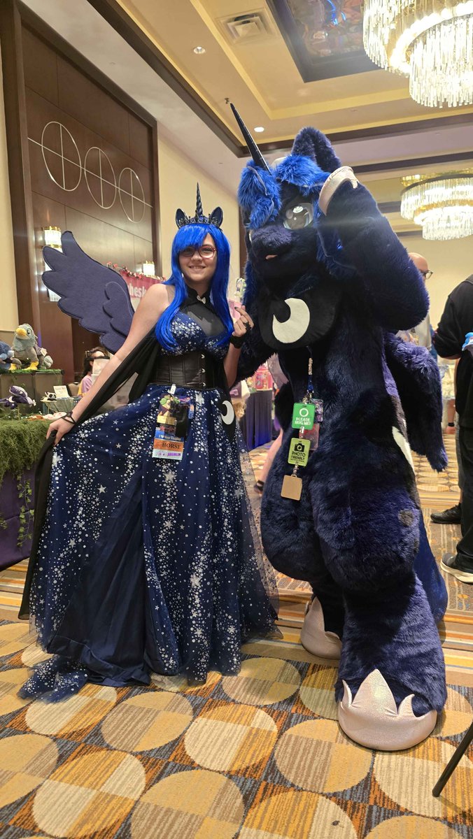 lunarweave's tweet photo. The Luna has been doubled!! #FursuitFriday https://t.co/G3vgjuEI1F
