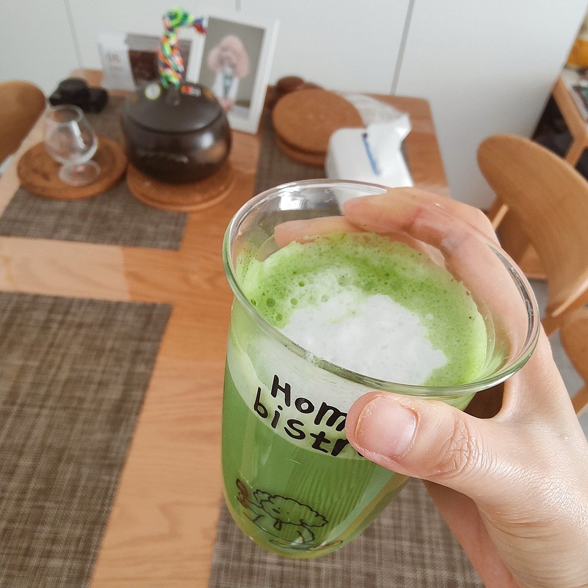 TapasNITR's tweet photo. [Whip up 5-min iced matcha latte at home! Brew matcha powder with hot water, add ice u0026 oat milk—creamy, earthy, and way cheaper than café runs. Perfect pick-me-up for busy mornings!] https://t.co/PiXJPuovaE