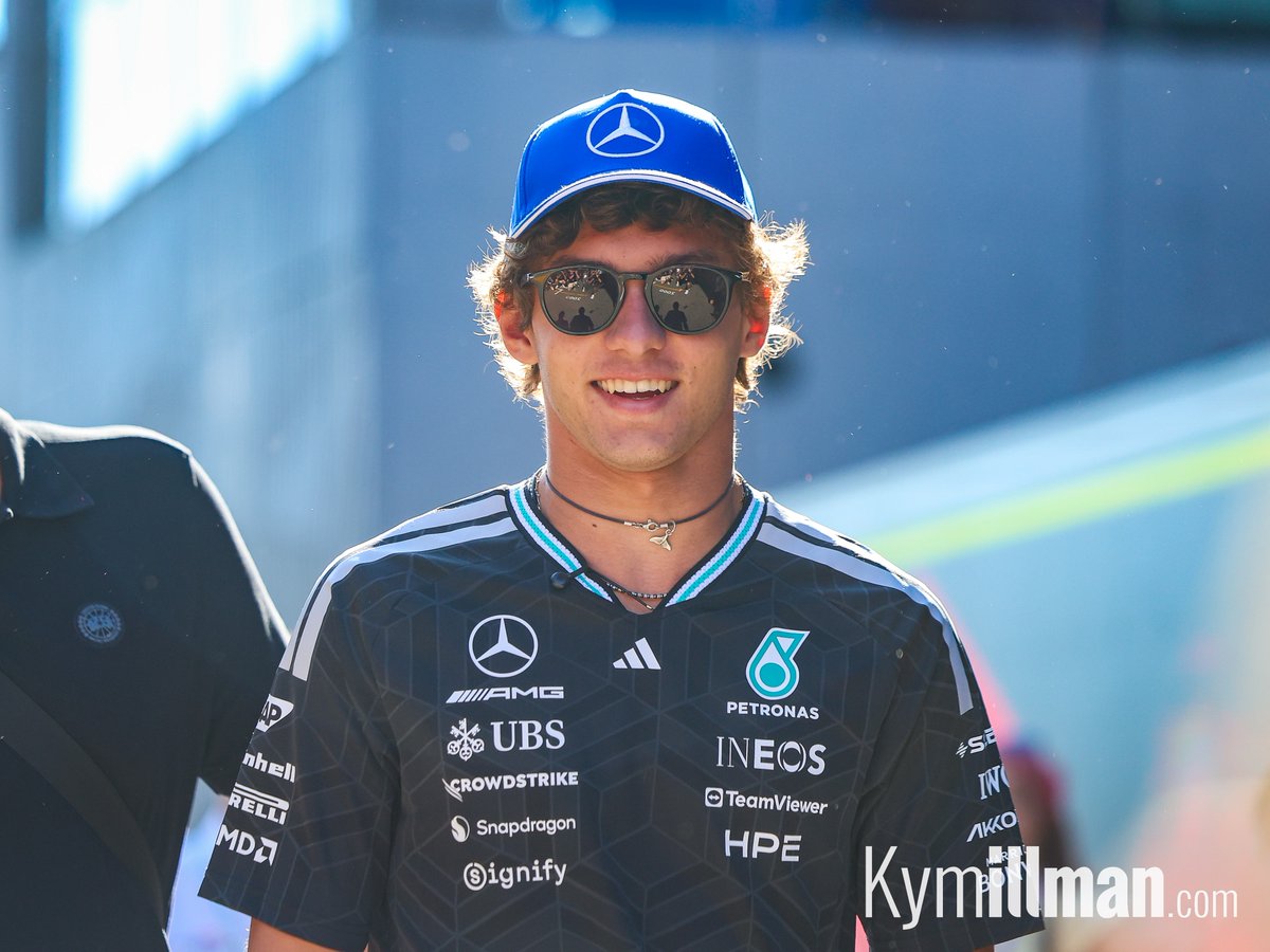 KymIllman's tweet photo. BIG SMILES FROM KIMI
Kimi Antonelli reacts to several colleagues of mine shouting at other colleagues to get out of the way so they can grab their shot.
#f1news #f1content #italiangp https://t.co/az40Xp1dhG