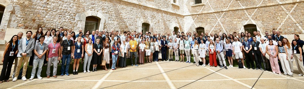 pablo_artal's tweet photo. Visual Optics meeting @VPOptics  in Cartagena. 

If I count my former PhD students, postdocs, and their students, a striking share of this photo is that tree.

It is like a lineage... grateful for the decades of mentoring and for the people who made it worth it.

@Lo_um @UMU https://t.co/pyxeoTm3ne