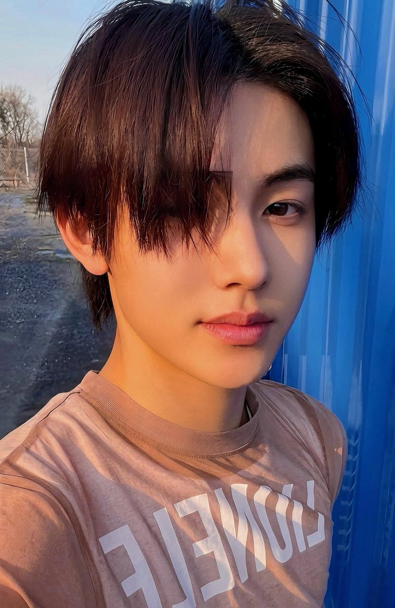 eomseaniee's tweet photo. Brown seonghyeon why are you so pretty (ㅠ_ㅠ)🤎 https://t.co/JbFJ1Y58KW