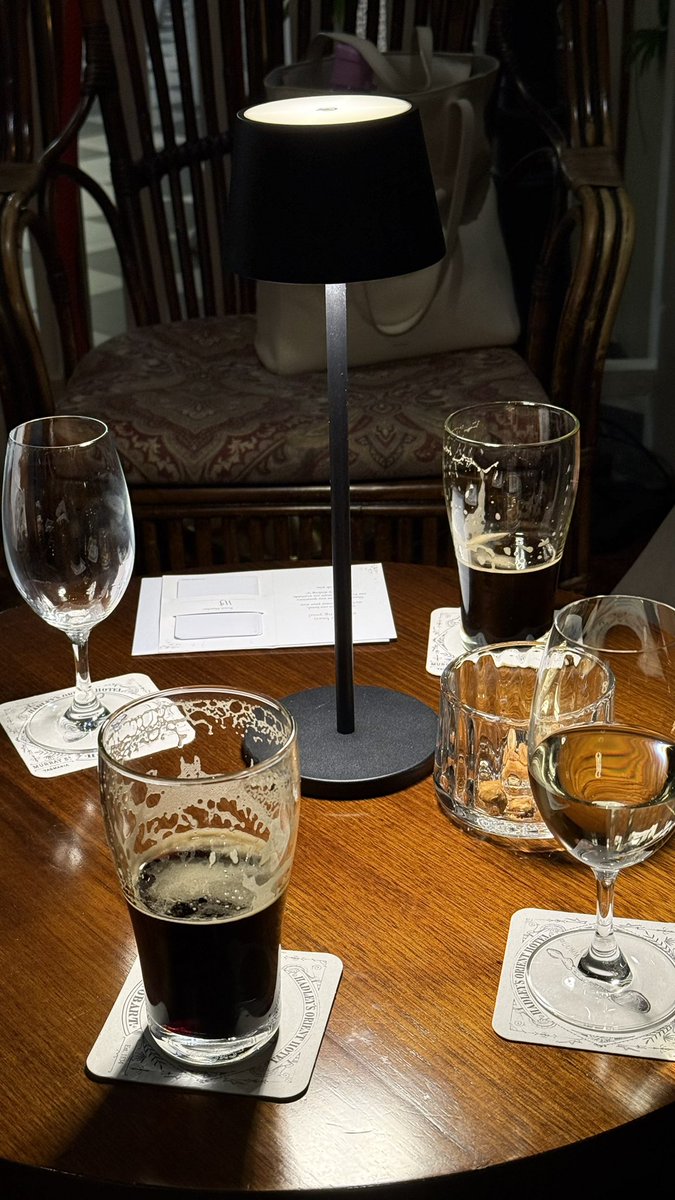 wapple15's tweet photo. Friday evening #BeerView #Hobart #BeerOclock #WineView #WineOclock https://t.co/DM0O6FsnrG