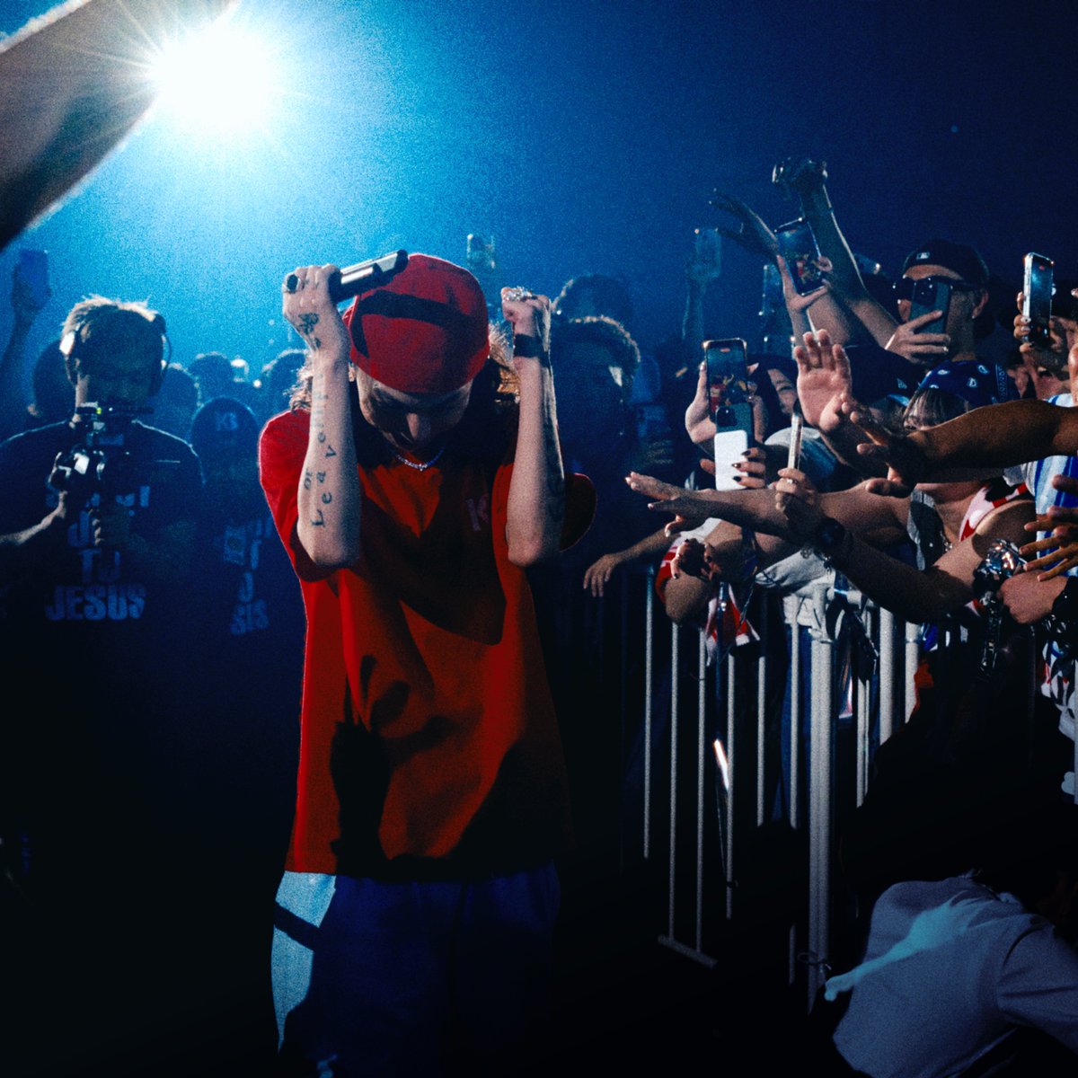 kvibaba's tweet photo. @Hypebeast_JP にて、Kvi Baba初の横浜アリーナ
ワンマン公演のライブレポートが公開されました🔥
初公開となるライブ写真も多数掲載されていますので、
ぜひチェックしてください📸

「7年越しに観た“いつかの未来”の景色」
── 愛と友情に溢れた Kvi Baba 初の横アリワンマン

▼ライブレポートはこちら
https://t.co/9VPuuwo4aK