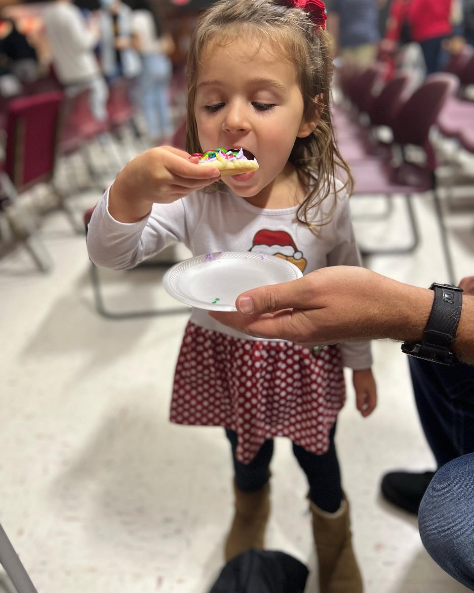 JessikaFurbush's tweet photo. The excitement of a 3-year-old eating a cookie covered in icing and sprinkles is unmatched. Slide for more! https://t.co/w6bAj5KTHX