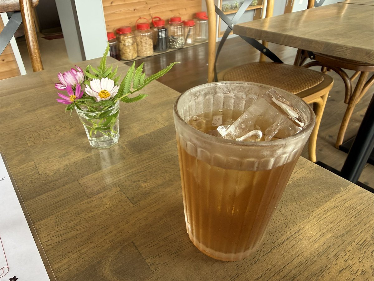 dendekei's tweet photo. 畑へ行く途中、気になっていたファーム伊豆さんでランチ
伊豆鹿「橘鹿（キッカ）」のハンバーグ
副菜も自家製の野菜や乾物で嬉しい。
自家製心太のデザートまでついて1000円🦌
行くまでのハードルが高かったけど（立地が）来て良かった。 https://t.co/BTcJyRpfPZ