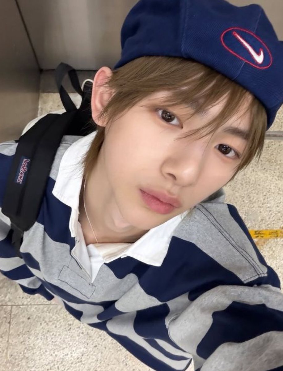 s1xe_n's tweet photo. 주훈이의 퍼스널 컬러는 파란색이라고 생각합니다. https://t.co/AgLdnufdeZ