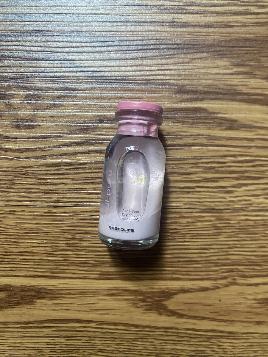 powerpufftry's tweet photo. ✨HONEST REVIEW✨ dari sekian banyak obat totol i’ve ever try w skrg udh nemu my life saver yang ga bikin kering . in local brand we trust “EVERPURE” di acne prone skin like me sih gonk yh https://t.co/7SWx5UZU83