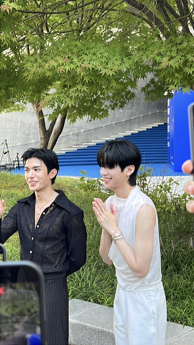 14jgur's tweet photo. ทักทายแฟนๆด้วยน่ารักสุดๆ💘✨

#caruso27SSxNet #caruso27SSxOhm
#caruso #seoulfashionweek27SS
#netsiraphop #ohmkrit https://t.co/VeMSJimLsV