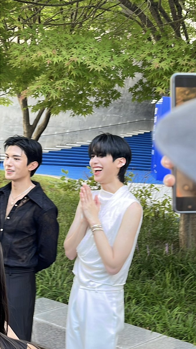 14jgur's tweet photo. ทักทายแฟนๆด้วยน่ารักสุดๆ💘✨

#caruso27SSxNet #caruso27SSxOhm
#caruso #seoulfashionweek27SS
#netsiraphop #ohmkrit https://t.co/VeMSJimLsV